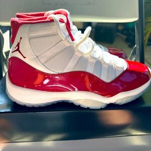 Air Jordan 11 cherrys🍒